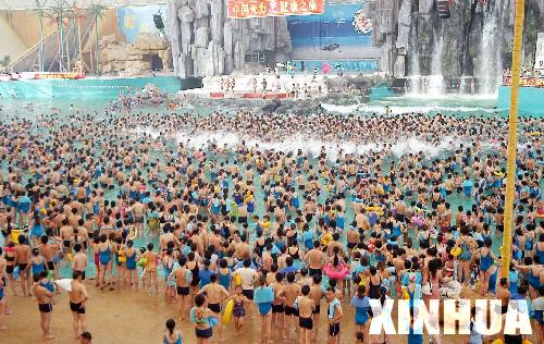 China May holiday crowds